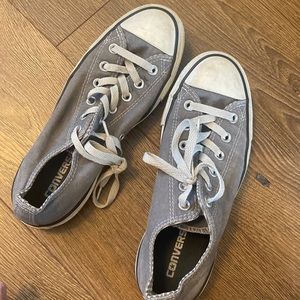 woman’s 8 gray double tongue converse